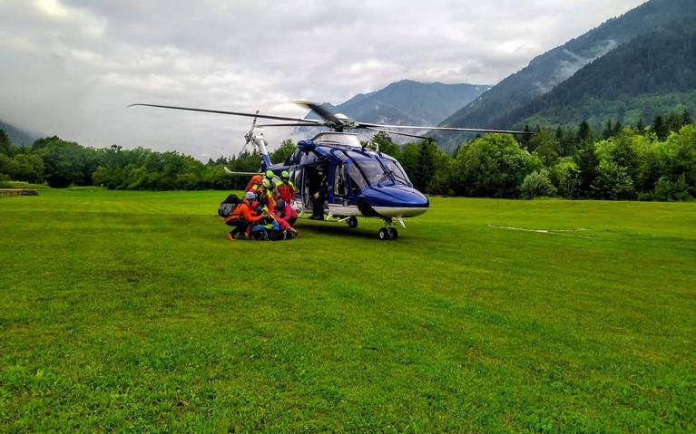 foto: Miha Primc: Prihod reševalcev z akcije na Malem Triglavu